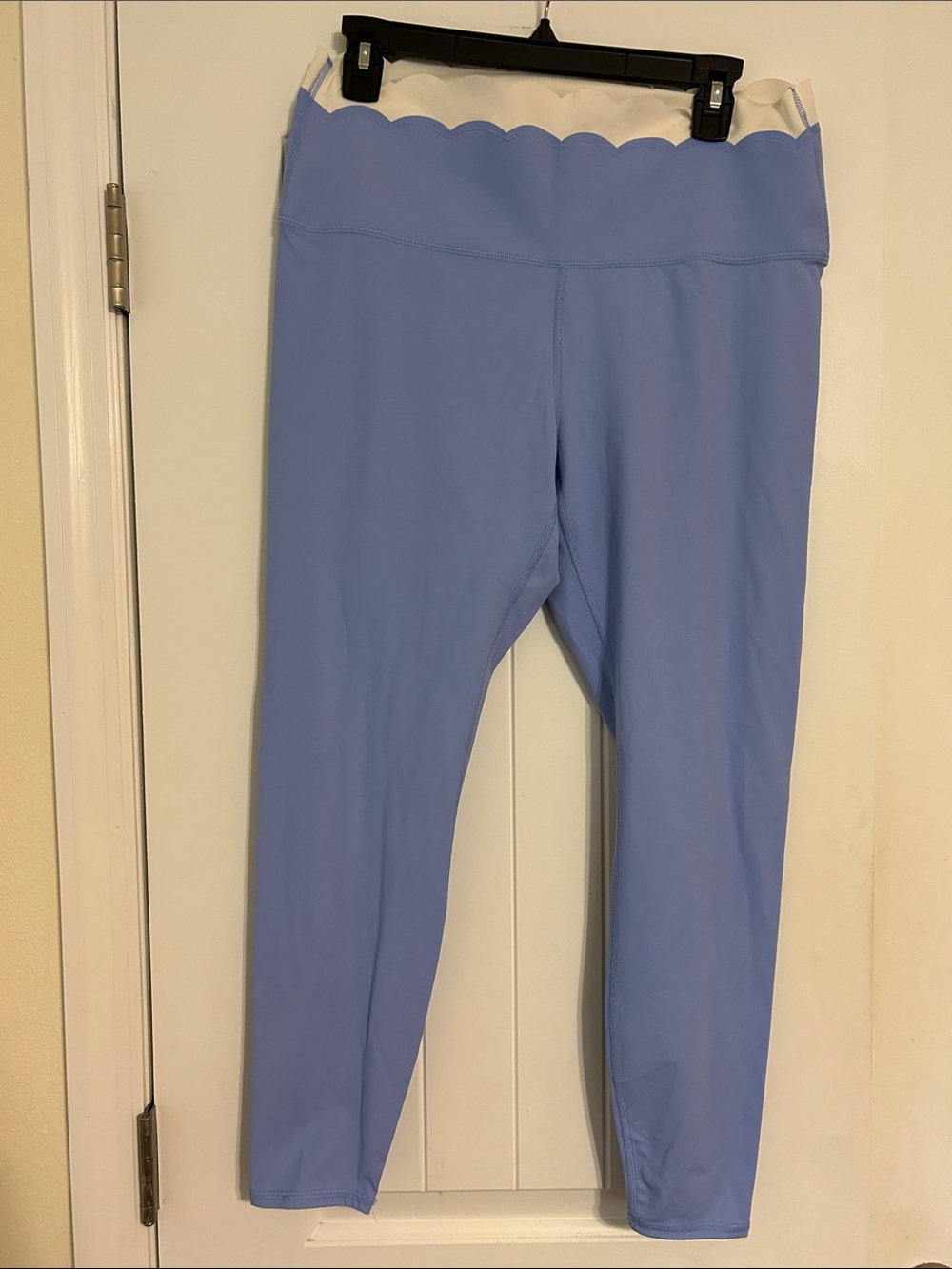 JoyLab Long-Sleeve Scalloped Crop Top and Leggings. - Picture 5 of 8